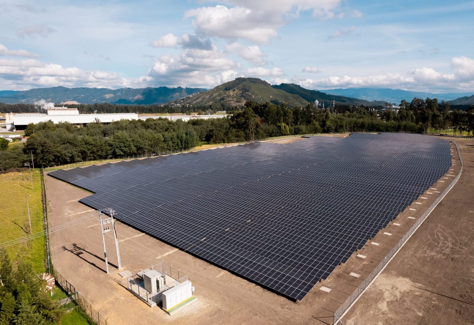 Corona cumple un año generando energía solar en Sopó ...